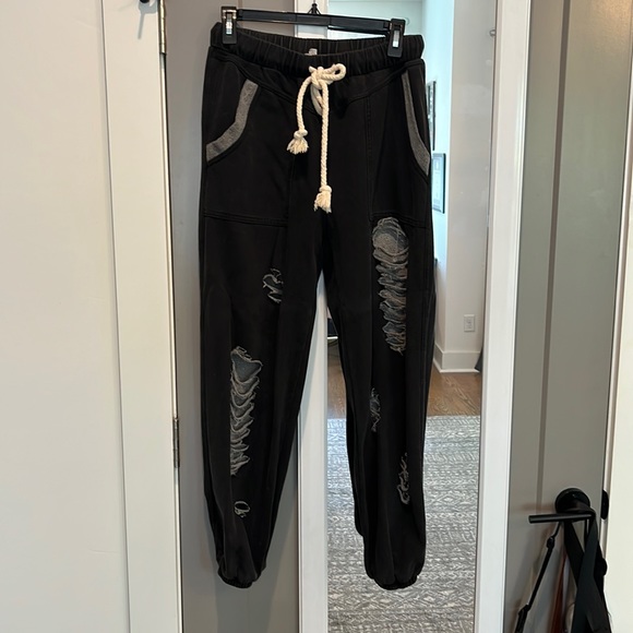 Adorable ripped Joggers!!  never been worn! - Picture 1 of 3